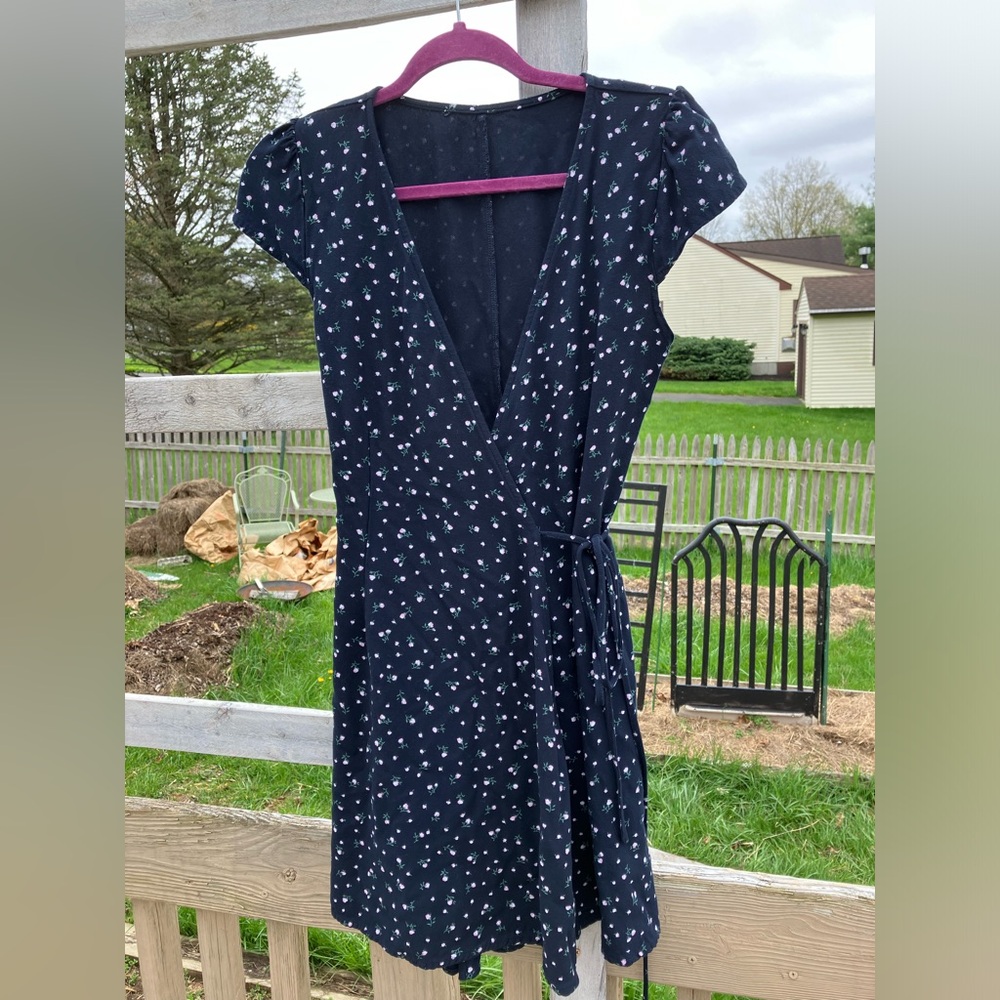 Brandy Melville Wrap Dress Size Small - Picture 9 of 9
